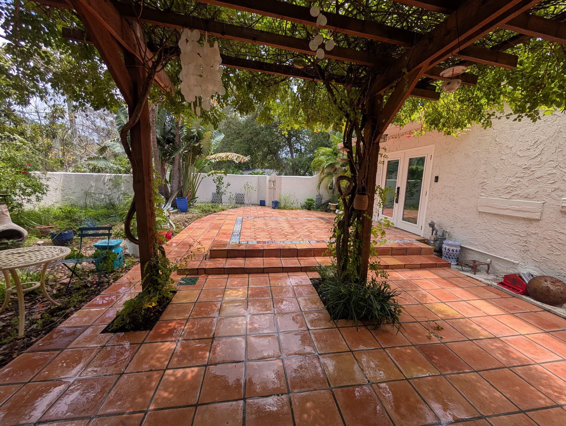 Gallery photos for St. Pete Courtyard Patio Pressure Washing and Cleanup: Image #4