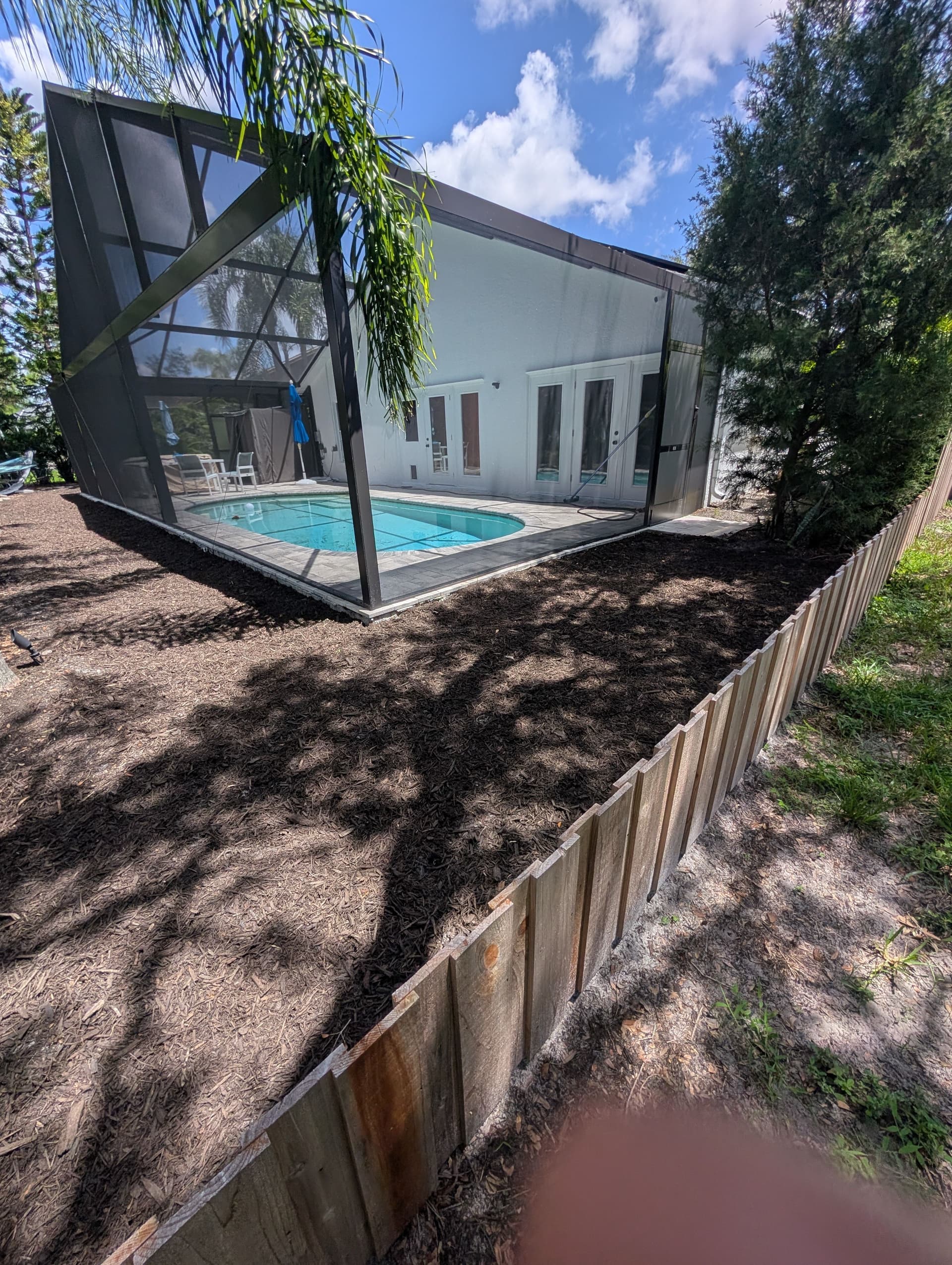 Gallery photos for Backyard Cleanup and Fresh Mulch for a Westchase Repeat Customer: Image #3