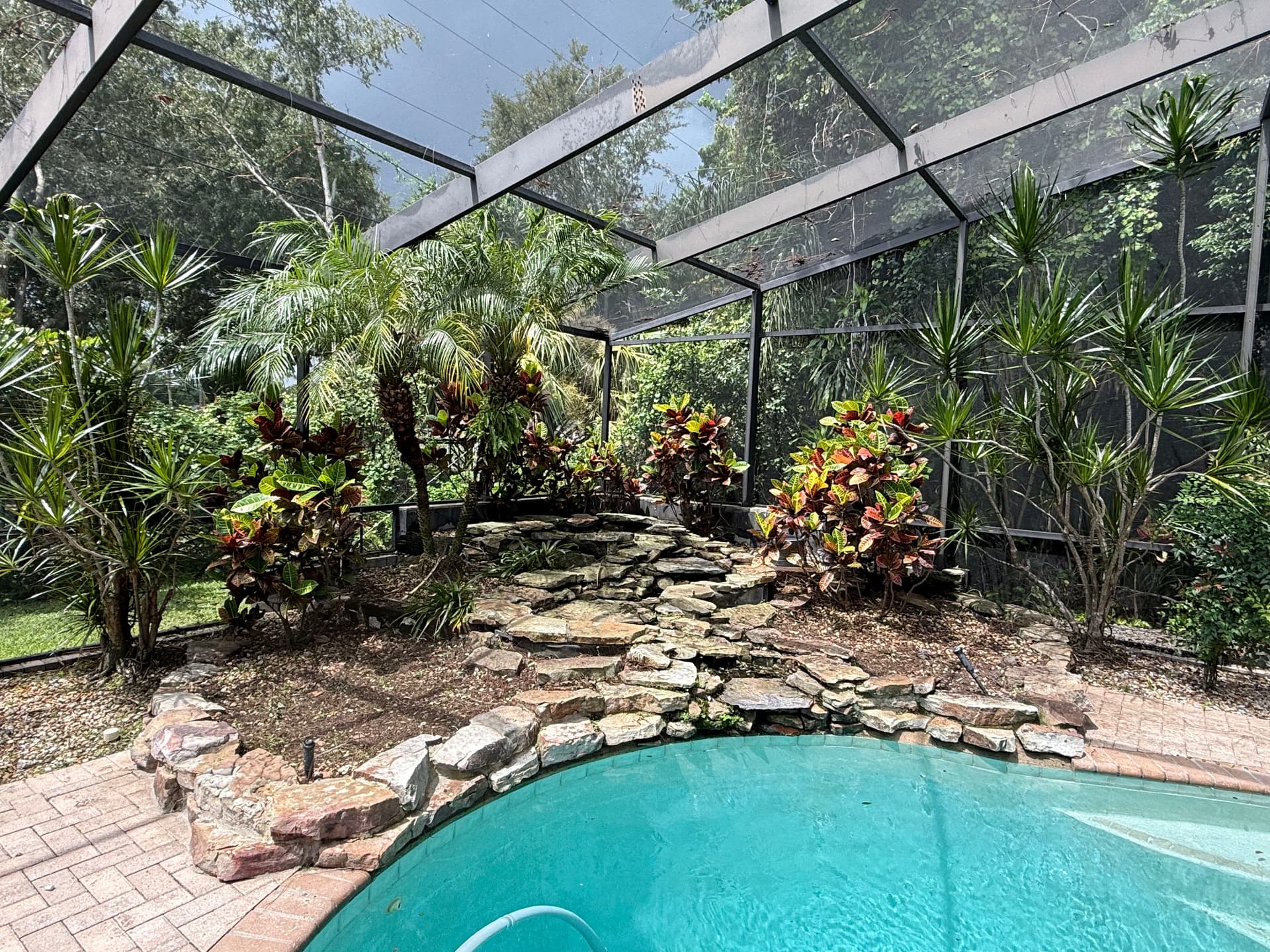 Gallery photos for Carrollwood Landscape Refresh Gets This Home Market-Ready: Image #1