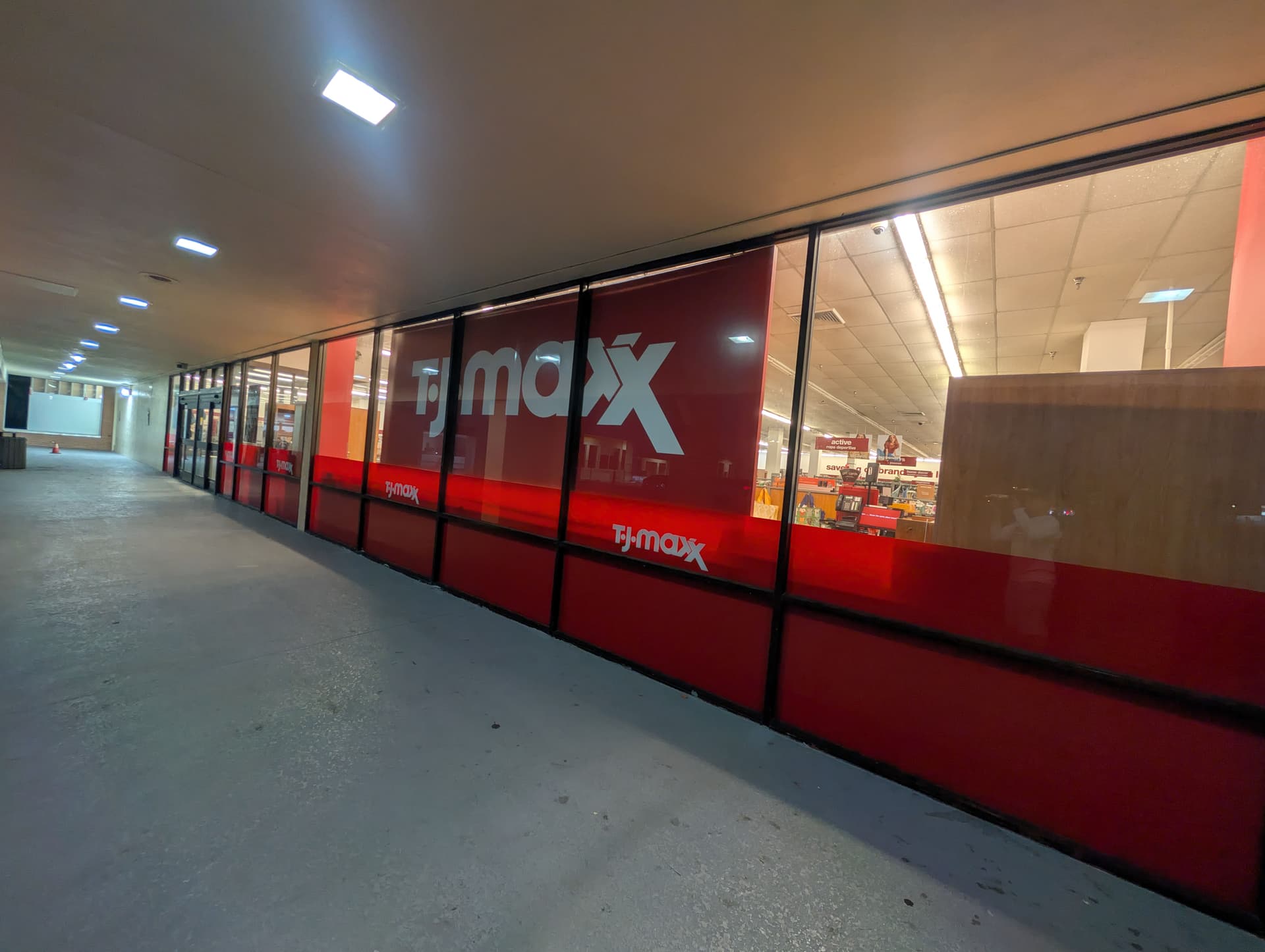 Gallery photos for Storefront Pressure Washing and Window Cleaning at Tampa TJ Maxx: Image #1